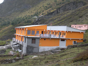 Badrinath Ashram construction October 5, 2016 - 1 (zum Vergrößern anklicken)