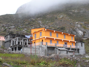 Badrinath Ashram construction October 5, 2016 - 2 (zum Vergrößern anklicken)